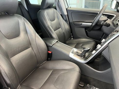 Used 2016 Volvo XC60 T6 w/ Proximity Package AWD/4WD image 15
