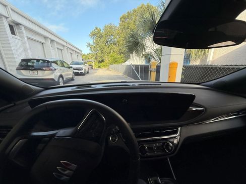 Used 2025 Buick Envista Sport Touring image 33