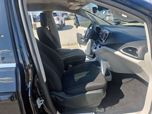 Used 2024 Chrysler Voyager LX FWD image 31