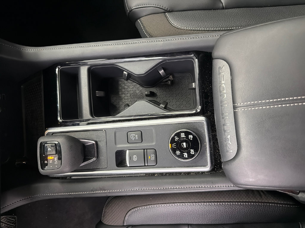 Used 2025 Nissan Pathfinder SL AWD/4WD image 31
