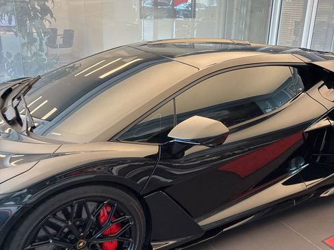 Used 2024 Lamborghini Revuelto AWD/4WD image 12