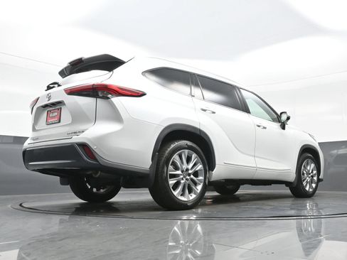 Used 2022 Toyota Highlander Limited AWD/4WD image 34