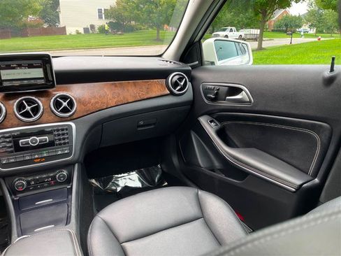 Used 2015 Mercedes-Benz GLA 250 4MATIC image 11