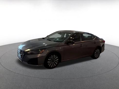 Used 2026 Nissan Altima 2.5 SV FWD image 7