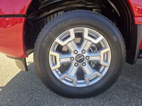 Used 2024 Nissan Titan SV w/ SV Convenience Package image 28