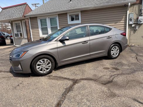 Used 2020 Hyundai Elantra SE w/ Convenience Package (C2) image 3