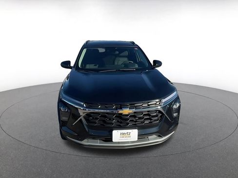 Used 2025 Chevrolet Trax LT image 4