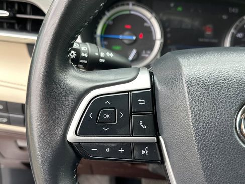 Used 2022 Toyota Highlander XLE AWD/4WD image 26