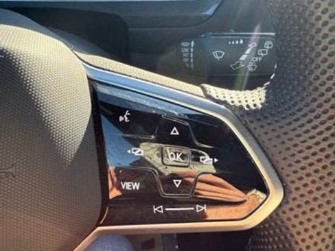 Certified 2022 Volkswagen Tiguan SE R-Line image 20