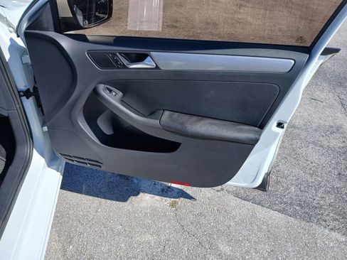 Used 2017 Volkswagen Jetta SE image 16