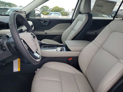 New 2026 Lincoln Aviator 2WD image 21