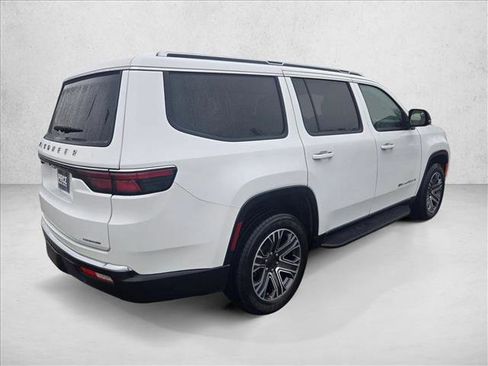 Used 2024 Jeep Wagoneer Series II w/ Flexible Seating Group RWD image 5