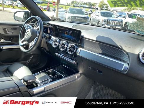 Used 2023 Mercedes-Benz GLB 250 4MATIC image 33