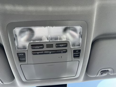 Used 2017 Toyota Highlander Limited image 13