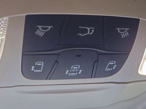 Used 2021 Chrysler Pacifica Touring image 41