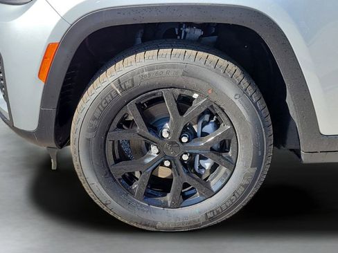 New 2026 Jeep Grand Cherokee Altitude AWD/4WD image 25