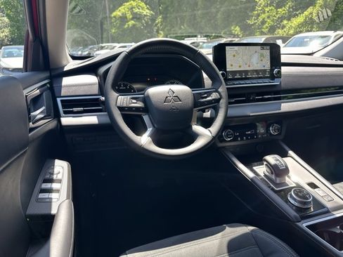 Used 2023 Mitsubishi Outlander SE FWD image 28