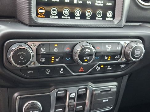 Certified 2022 Jeep Gladiator Overland AWD/4WD image 14