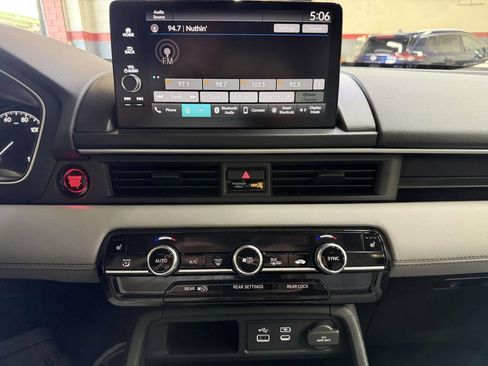 Used 2025 Honda Pilot EX-L image 11
