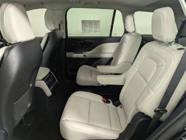 Used 2025 Lincoln Aviator Reserve w/ Jet Appearance Package AWD/4WD image 22