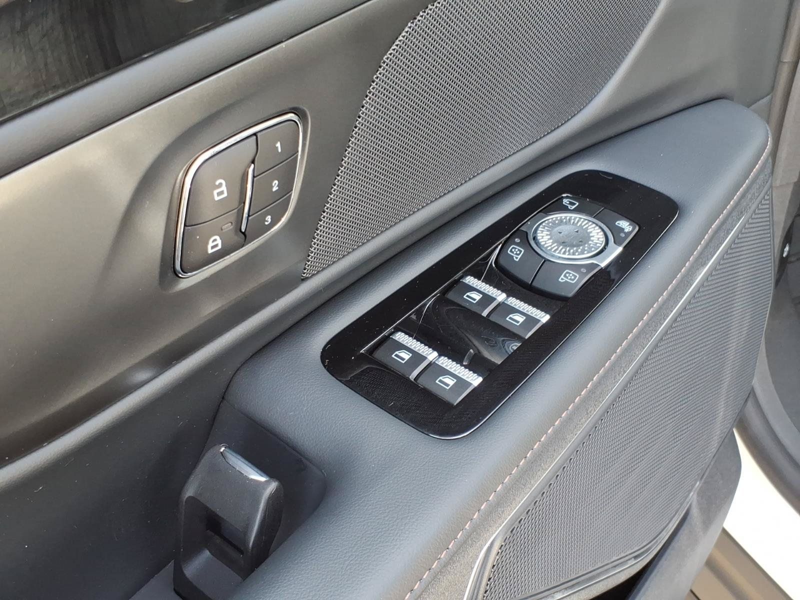 Used 2026 Lincoln Nautilus Premier w/ Jet Appearance Package AWD/4WD image 15