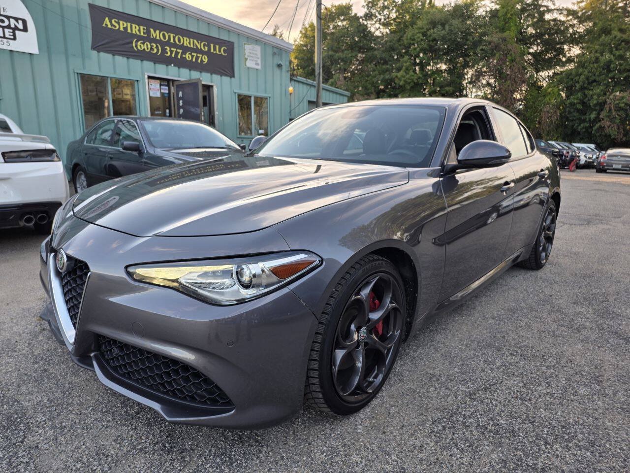 Used 2017 Alfa Romeo Giulia Ti w/ TI 19" Sport Package AWD/4WD image 2