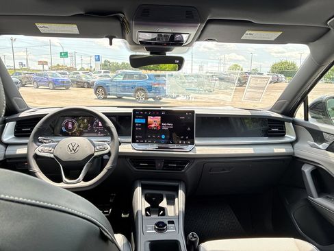 New 2026 Volkswagen Tiguan SE R-Line AWD/4WD image 18