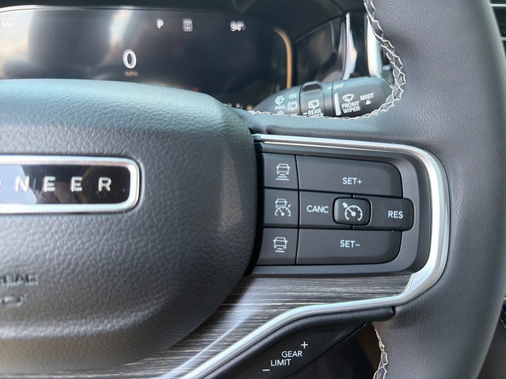 Used 2023 Jeep Wagoneer L Series III w/ Premium Group I RWD image 24