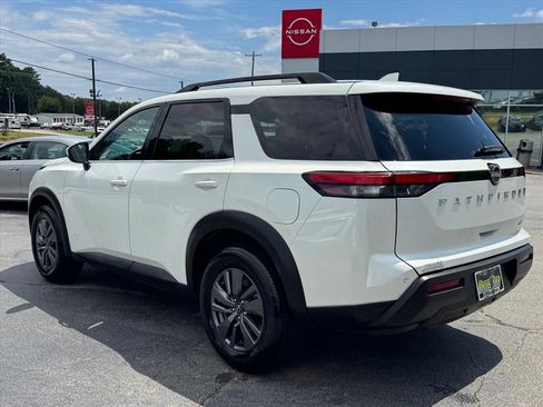Certified 2024 Nissan Pathfinder SV FWD image 5