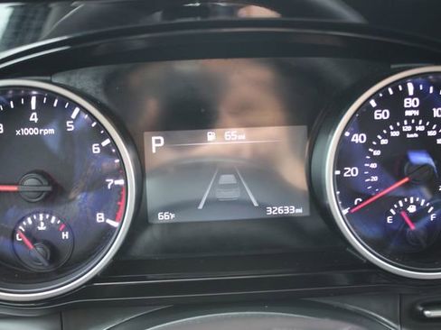 Used 2024 Kia Carnival EX FWD image 19