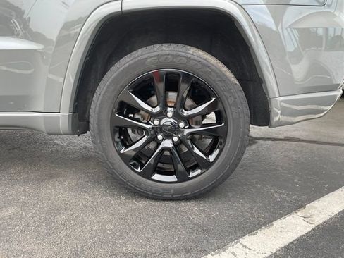 Used 2019 Jeep Grand Cherokee Altitude AWD/4WD image 35