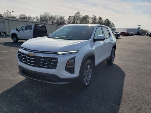New 2026 Chevrolet Equinox LT w/ Convenience Package II image 2