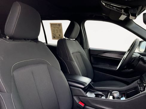 Used 2024 Jeep Grand Cherokee Laredo X image 14