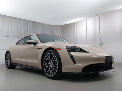 Used 2023 Porsche Taycan w/ Premium Package image 9