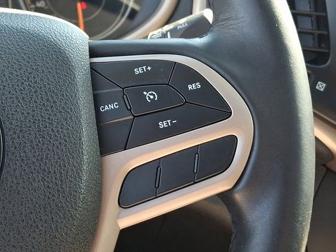 Used 2017 Jeep Cherokee Latitude w/ Comfort/Convenience Group image 22