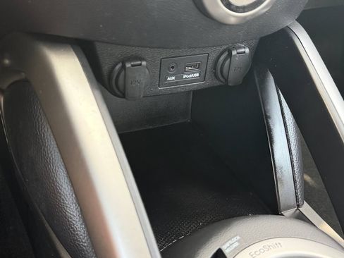 Used 2013 Hyundai Veloster w/ Style Pkg FWD image 25