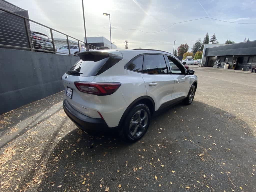 Used 2025 Ford Escape ST-Line Select AWD/4WD image 6