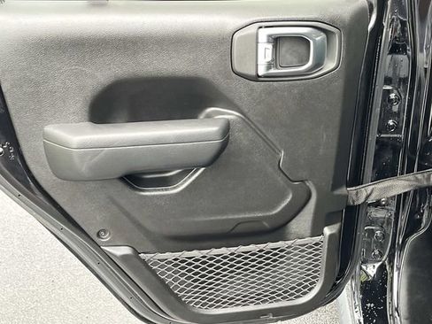 Used 2025 Jeep Wrangler Unlimited Rubicon AWD/4WD image 17