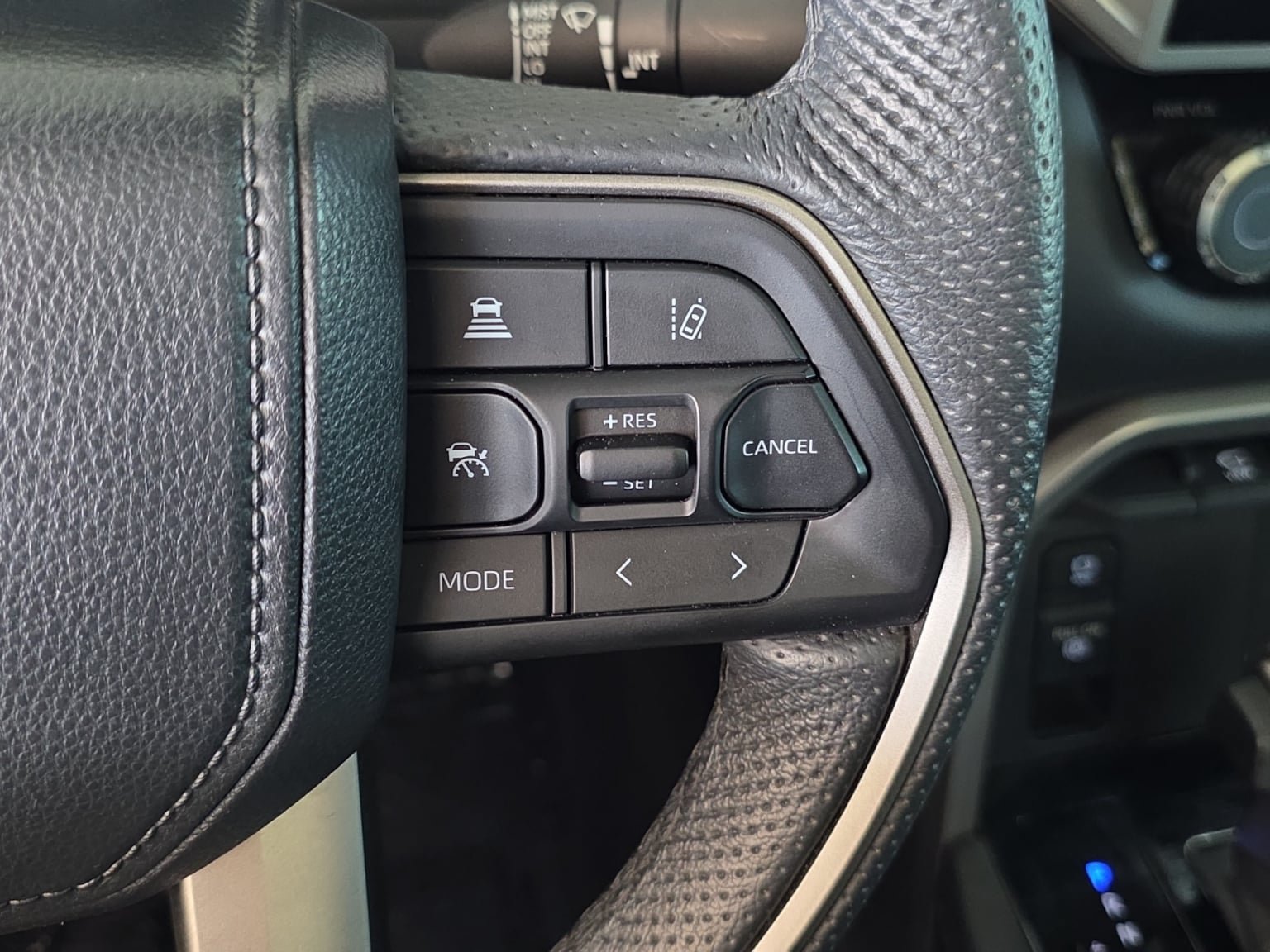 Used 2025 Toyota Tundra Limited AWD/4WD image 17