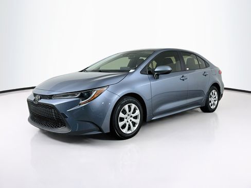 Used 2022 Toyota Corolla LE FWD image 3