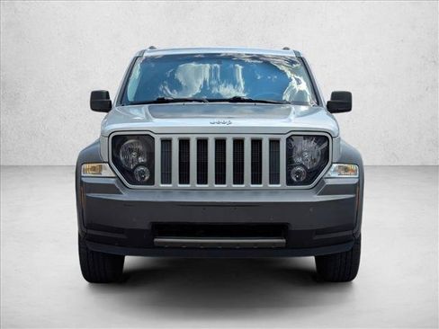 Used 2010 Jeep Liberty Renegade w/ Premium Group AWD/4WD image 2