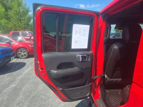 Used 2020 Jeep Wrangler Unlimited Sahara AWD/4WD image 17