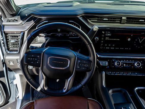 Used 2024 GMC Sierra 2500 Denali Ultimate image 18