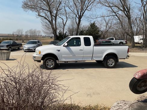 Used 1998 Ford F150 XLT image 8