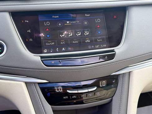 Used 2022 Cadillac XT5 Premium Luxury w/ Technology Package AWD/4WD image 16