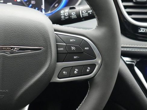 New 2026 Chrysler Pacifica Limited image 20