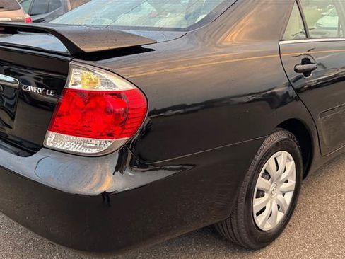 Used 2005 Toyota Camry LE FWD image 26