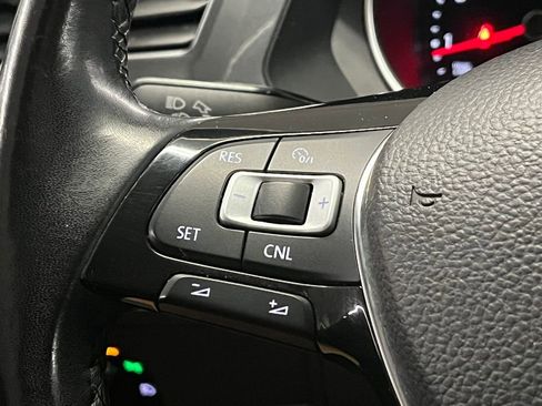 Used 2018 Volkswagen Tiguan SE w/ Panoramic Sunroof Package image 22