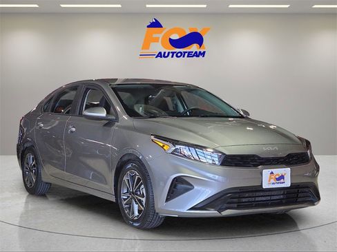 Used 2023 Kia Forte LXS image 3