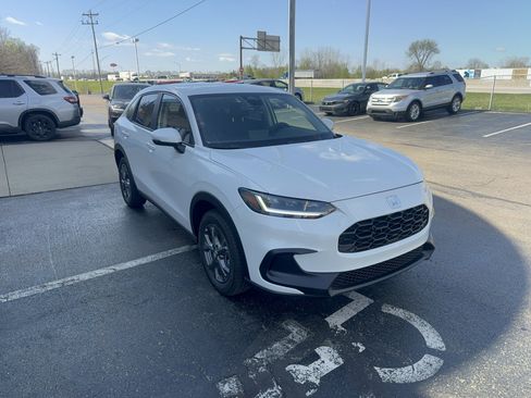 New 2026 Honda HR-V LX image 3